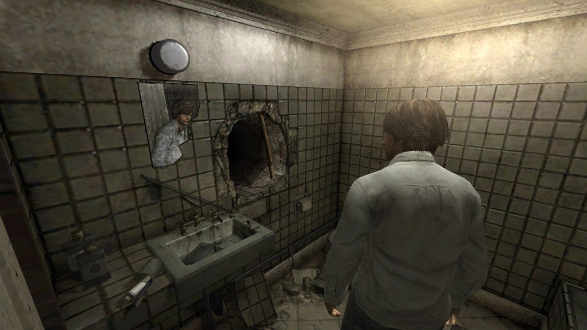 Henry Townsend fissa un buco nel muro di piastrelle di un bagno in Silent Hill 4: The Room