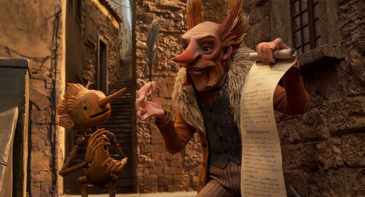 Il conte Volpe, un sinistro direttore di circo con le ali rosse di capelli, regge un contratto con una penna da far firmare a Pinocchio