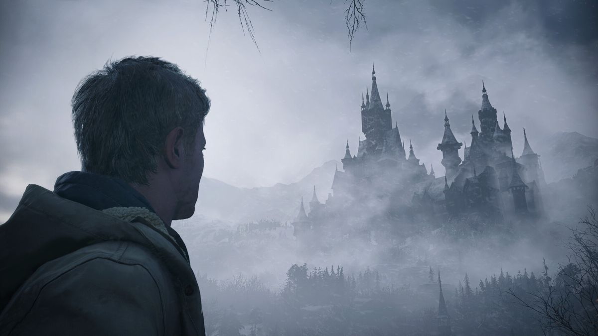 Mostrato nell'espansione di Resident Evil Village Winters, Ethan guarda il castello di Dimitrescu mentre è avvolto nella nebbia