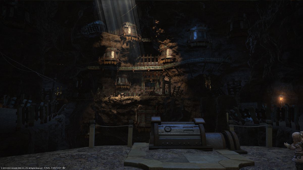 La luce incombe attraverso la fessura di una grotta in un Variant Dungeon in Final Fantasy XIV.