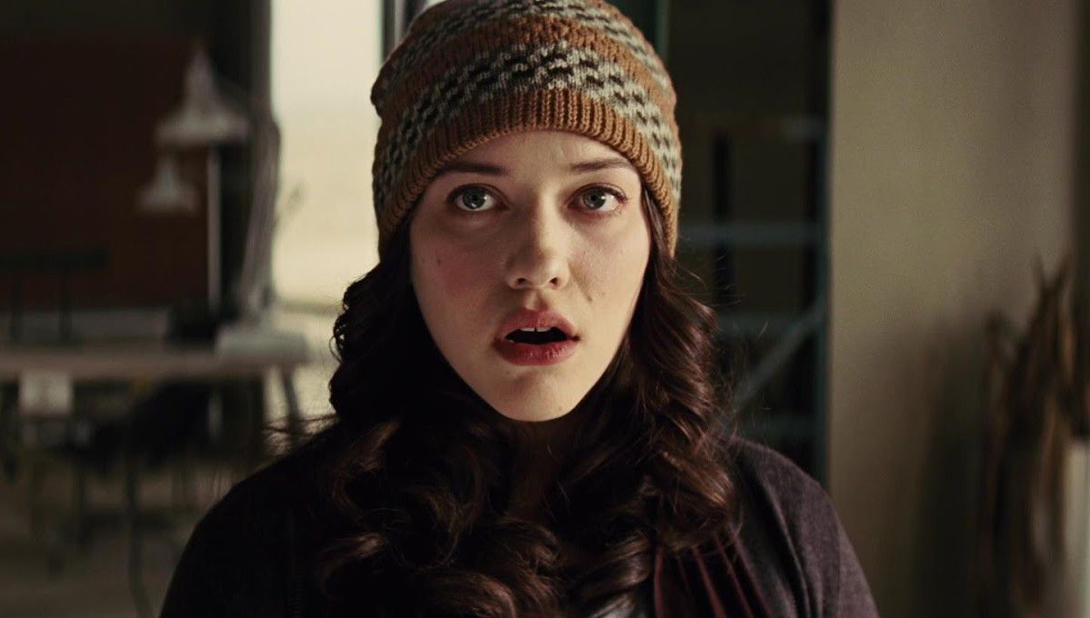 kat dennings nei panni di darcy in thor the dark world ansimando come se avesse appena scoperto di essere in thor the dark world
