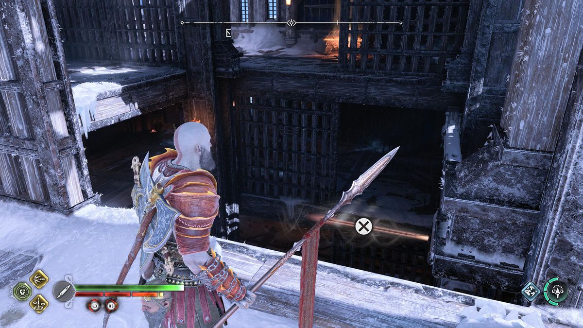 Kratos guarda una lancia e si prepara a saltare attraverso un baratro nella prigione di Niflheim in God of War Ragnarok.