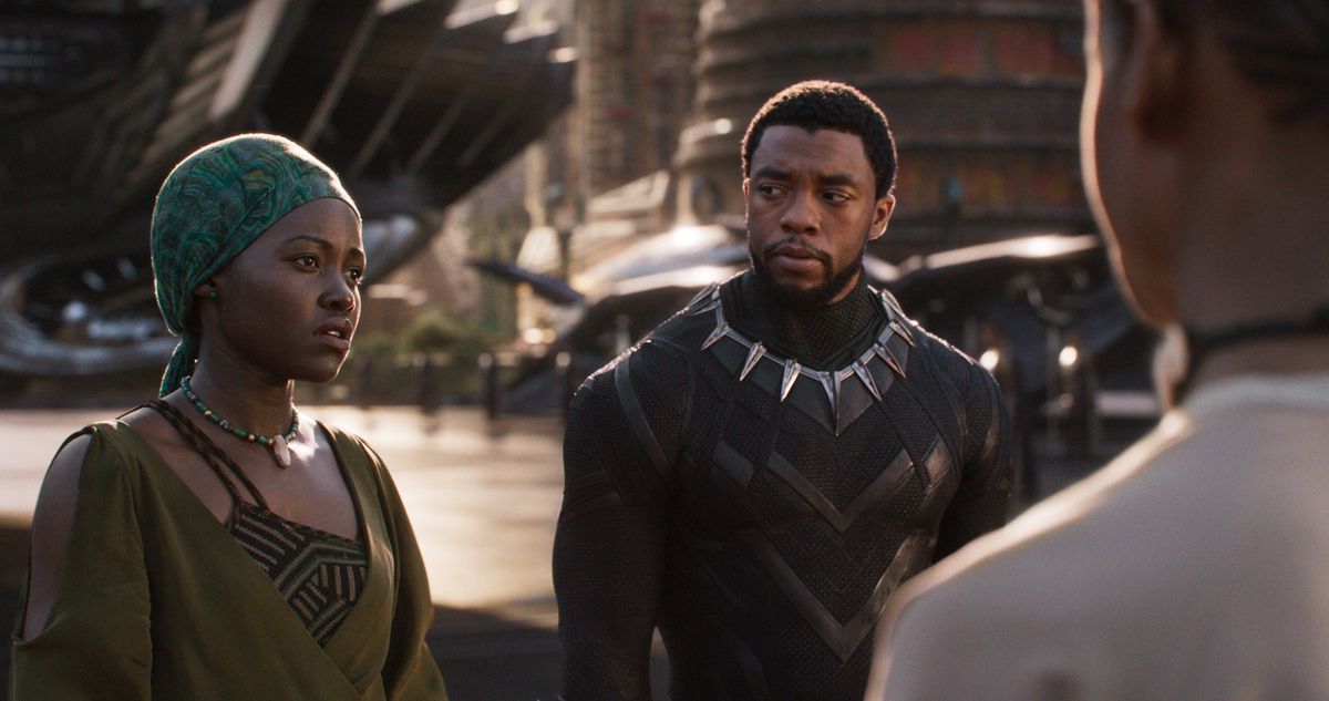 BLACK PANTHER dei Marvel Studios... da L a R: Nakia (Lupita Nyong'o), T'Challa/Black Panther (Chadwick Boseman)