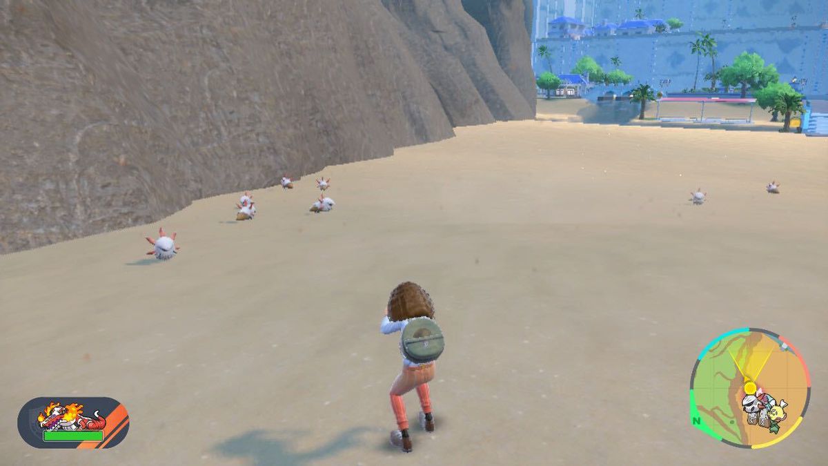 Un'immagine di un allenatore che cammina in un deserto in Pokémon Scarlet and Violet.  Ci sono 8 piccoli Larvesta che girano per la zona.