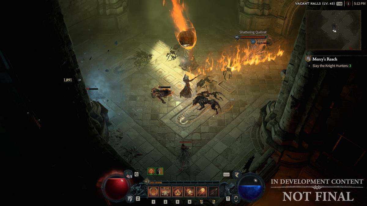 Una maga evoca una meteora che cade su un gruppo di nemici in Diablo 4
