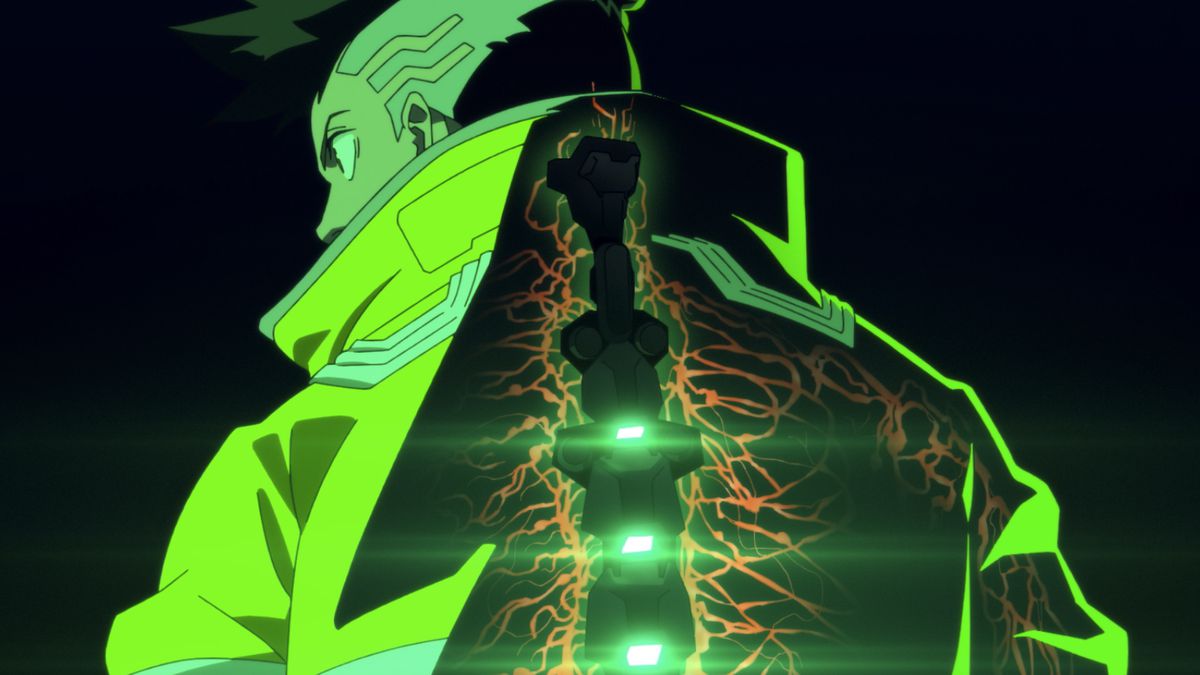 Un'inquadratura di David da dietro, con la spina dorsale del robot che si illumina e illumina i nervi rossi da sotto, dall'anime Cyberpunk Edgerunners