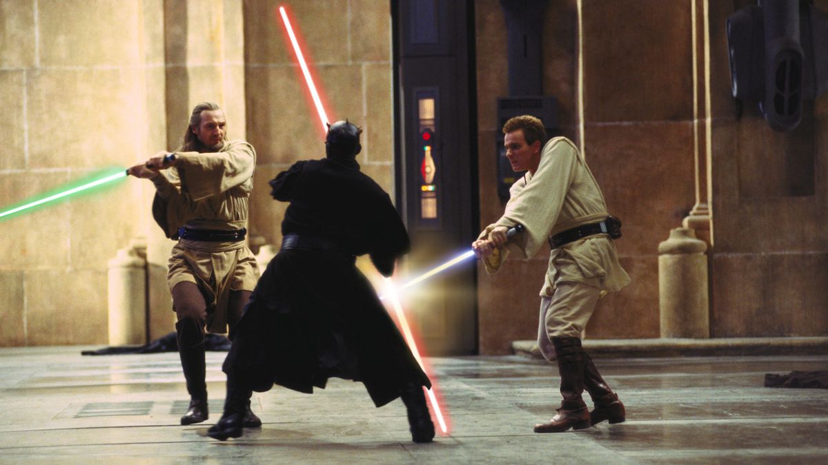 Qui-Gon Jinn e Obi-Wan Kenobi combattono Darth Maul in La minaccia fantasma.