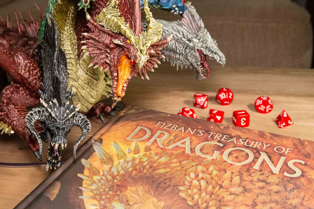 un enorme drago a cinque teste sovrasta un libro di Dungeons & Dragons.