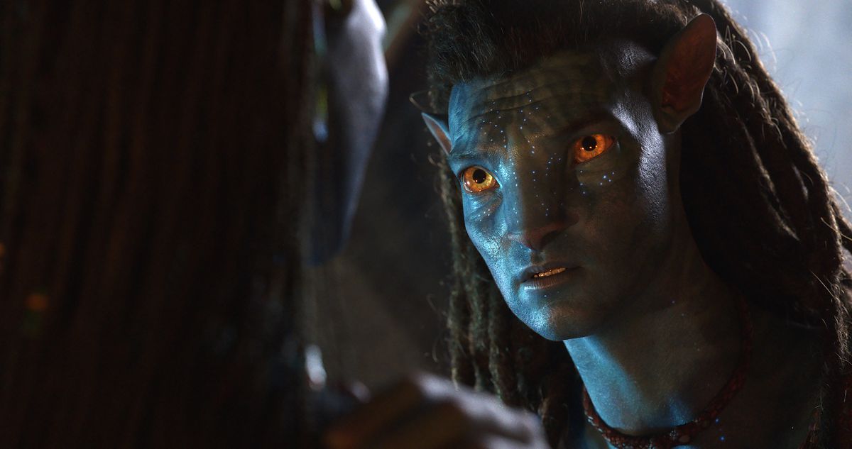 Jake Sully (Sam Worthington) nella sua forma Na'vi in ​​Avatar: The Way of the Water