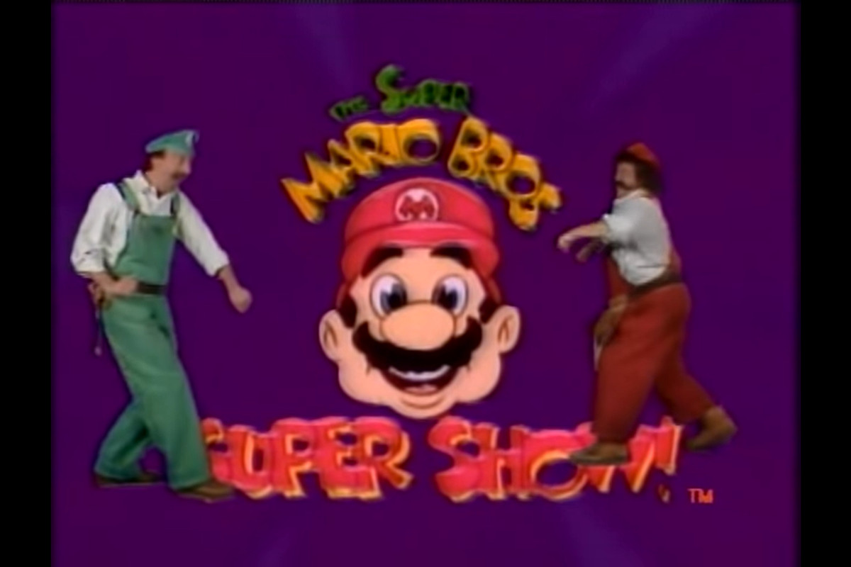 Schermata del titolo di The Super Mario Bros. Super Show, con Mario e Luigi che ballano dal vivo