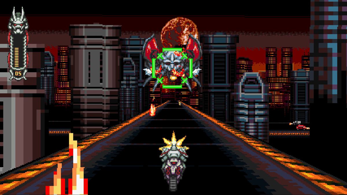 Il ninja cyborg Moonrider guida una motocicletta in terza persona, dietro la vista posteriore, mentre un nemico robotico volante gli spara fiamme su un'autostrada futuristica della città