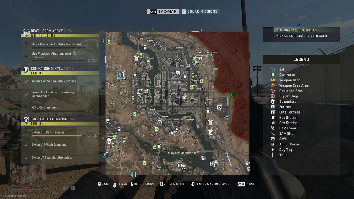 Una mappa che mostra le missioni dei giocatori a sinistra, l'ambiente di gioco al centro e una legenda a destra.