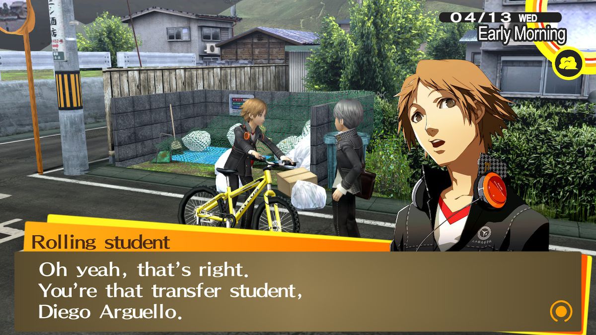 Il protagonista incontra Yosuke mentre è in sella a una bicicletta in Persona 4 Golden su Nintendo Switch