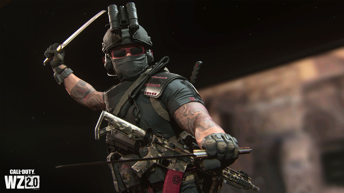 Uno screenshot del personaggio dell'operatore Ronin, armato di lame Kodachi, in Modern Warfare 2