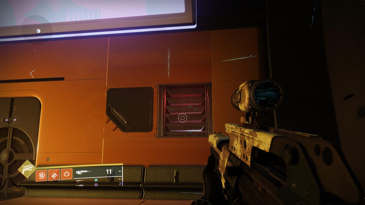 Un cacciatore fissa una presa d'aria nel muro di un edificio nella nuova espansione Neomuna di Destiny 2 Lightfall.