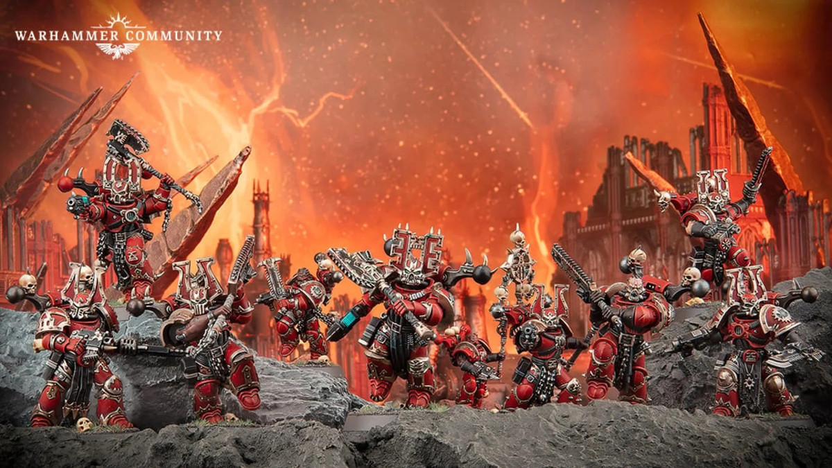 Warhammer 40,000: Modelli degli Space Marine Divoratori di Mondi, figure pesantemente corazzate che indossano armature rosse adornate di teschi.