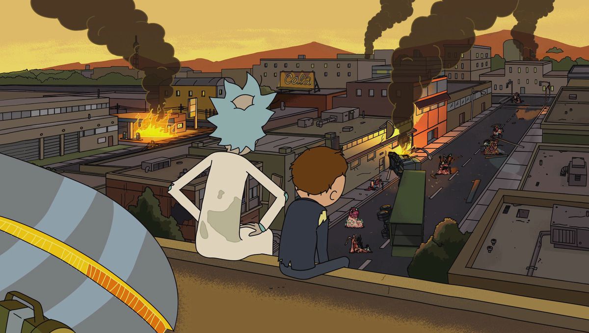 Rick e Morty, che indossano un completo, si siedono lontano dalla telecamera con le gambe che penzolano da un edificio mentre guardano una città decimata bruciare nel fuoco