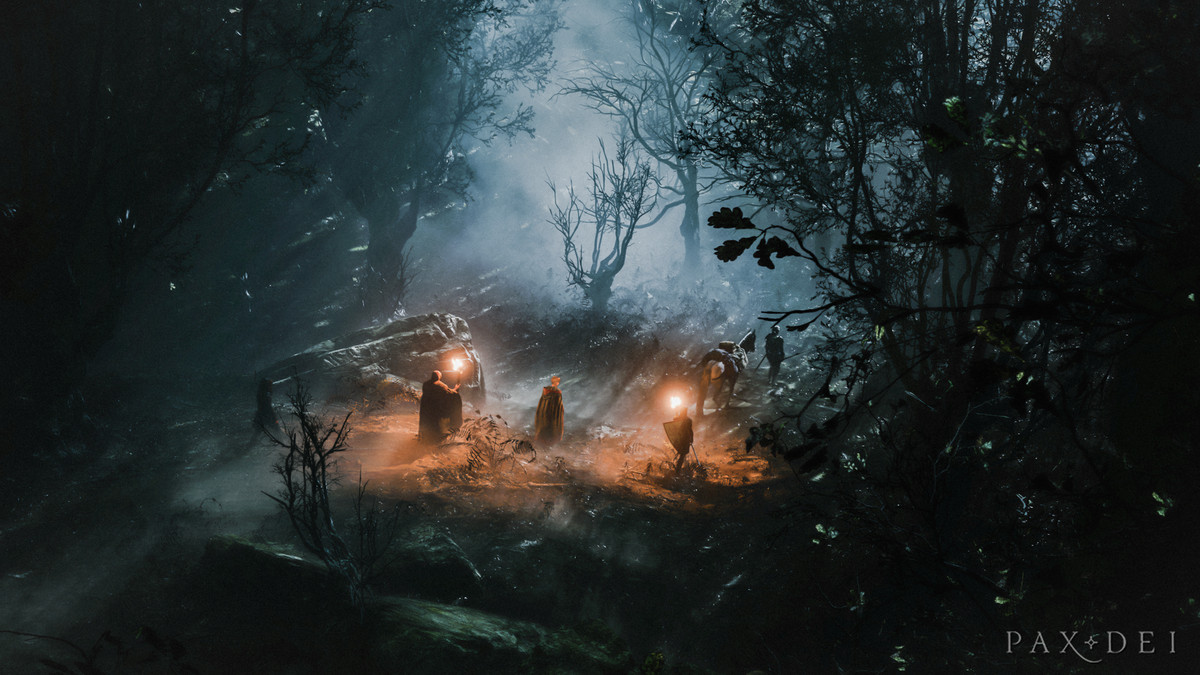 Un gruppo di avventurieri con un cavallo tiene delle torce sul bordo di una radura nebbiosa di notte.