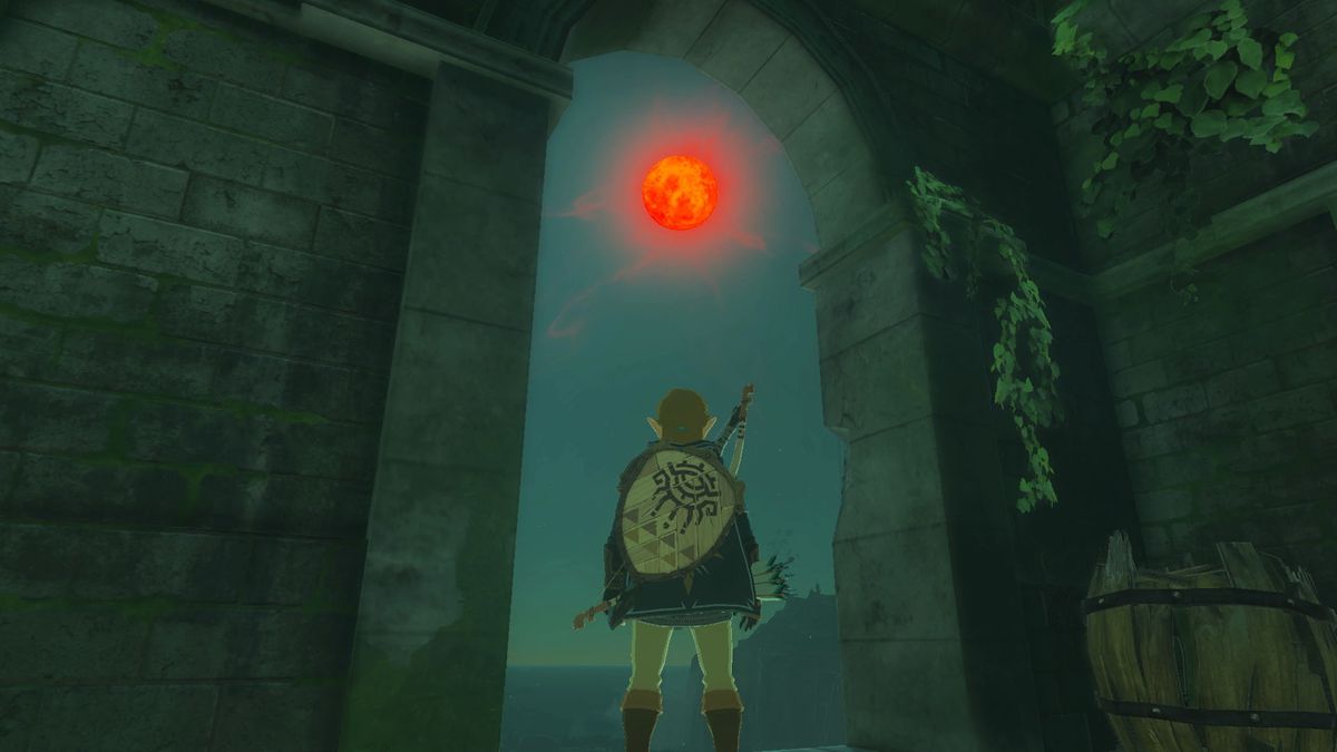 Link che osserva il sorgere della Luna di Sangue in The Legend of Zelda: Tears of the Kingdom