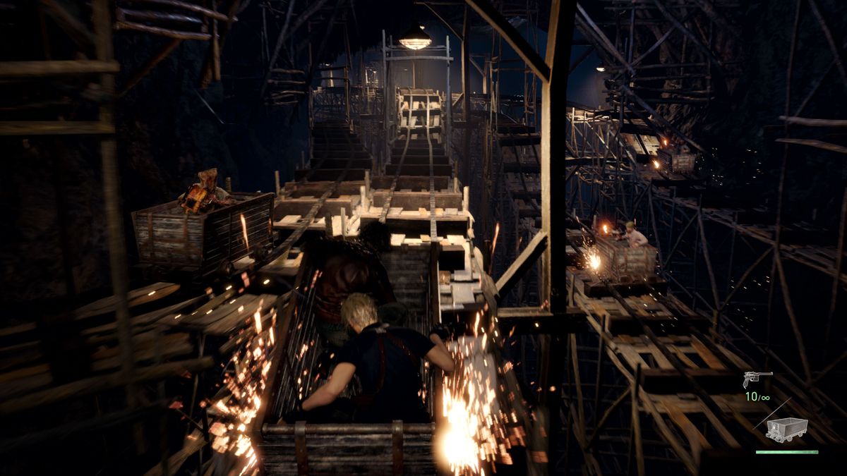 Leon e Luis viaggiano su un carrello da miniera, mentre Ganados che brandisce motoseghe e frecce infuocate attacca in uno screenshot di Resident Evil 4