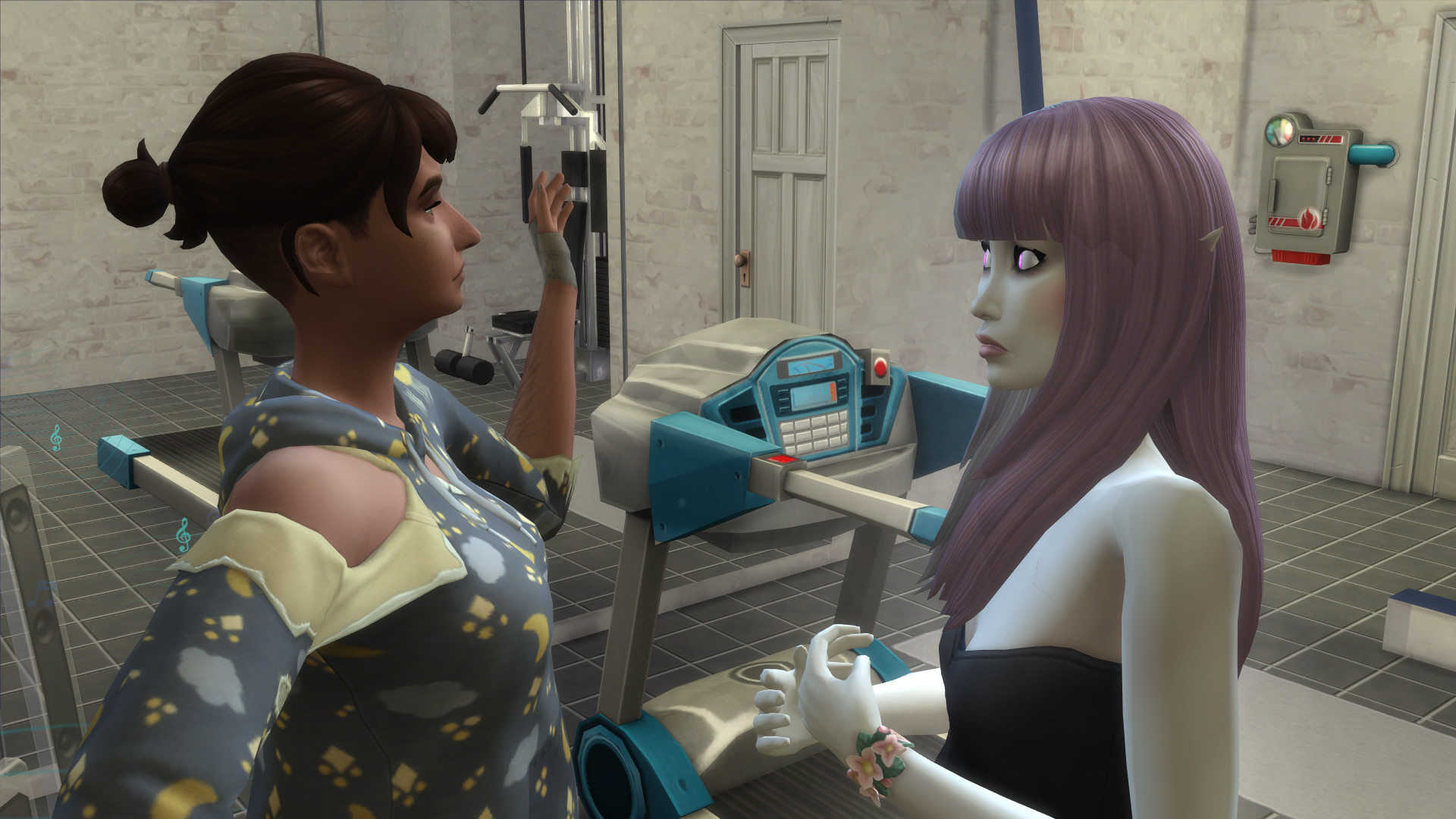 The Sims 4 - Una giovane donna con i capelli scuri legati all'indietro e un maglione pesante litiga con il suo coinquilino, un vampiro pallido con orecchie a punta e capelli rosa.