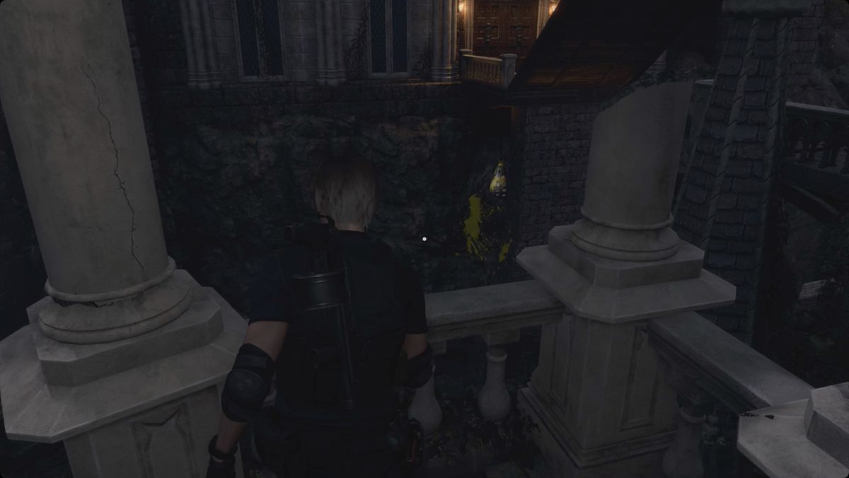 Resident Evil 4 remake Leon guarda il contrappeso sotto il ponte levatoio che conduce all'Anticamera