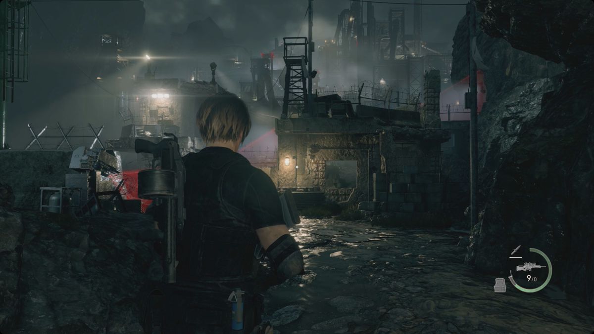 Resident Evil 4 remake Leon all'inizio dell'area di Wharf