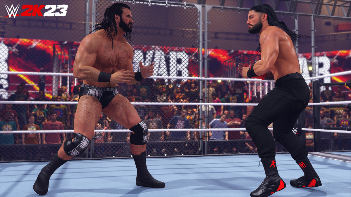 Drew McIntyre e Roman Reigns combattono all'interno della gabbia nel tipo di partita WarGames di WWE 2K23.
