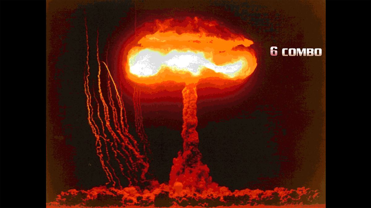 Una bomba atomica esplode in MUGEN, mentre il testo sullo schermo mostra che è stata eseguita una combinazione di sei colpi
