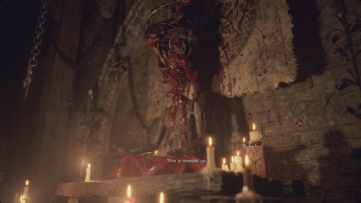 Resident Evil 4 remake inquietante altare nella cantina del castello.