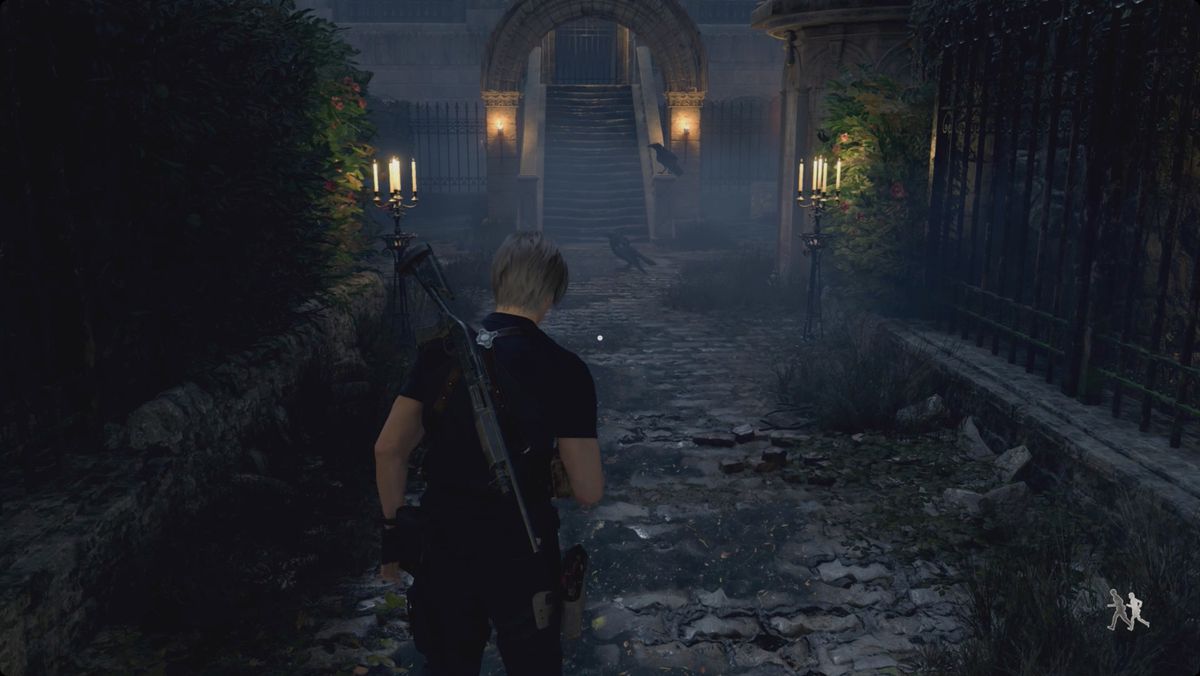 Resident Evil 4 remake Leon entra nel cortile