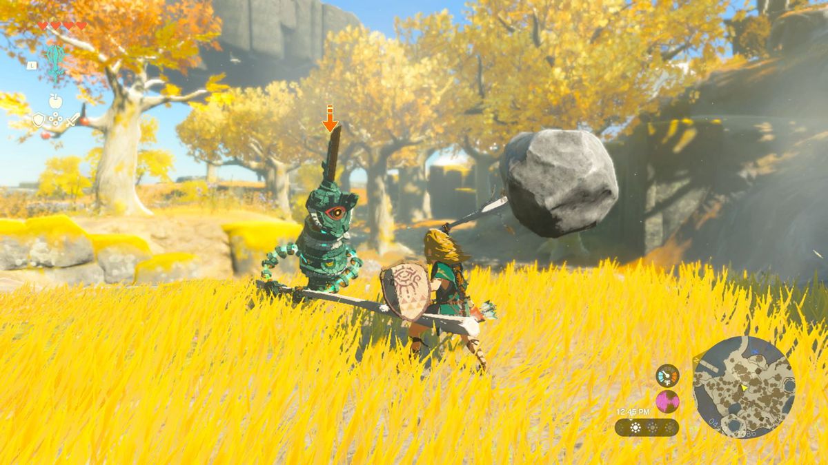 Un'immagine di Link in The Legend of Zelda: Tears of the Kingdom che fa oscillare un bastone fuso con una roccia.