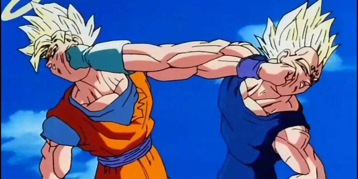 (LR) Un uomo anime dai capelli biondi (Goku) in un vestito blu e arancione colpisce un uomo anime dai capelli biondi (Vegeta) mentre riceve un pugno in faccia allo stesso tempo.