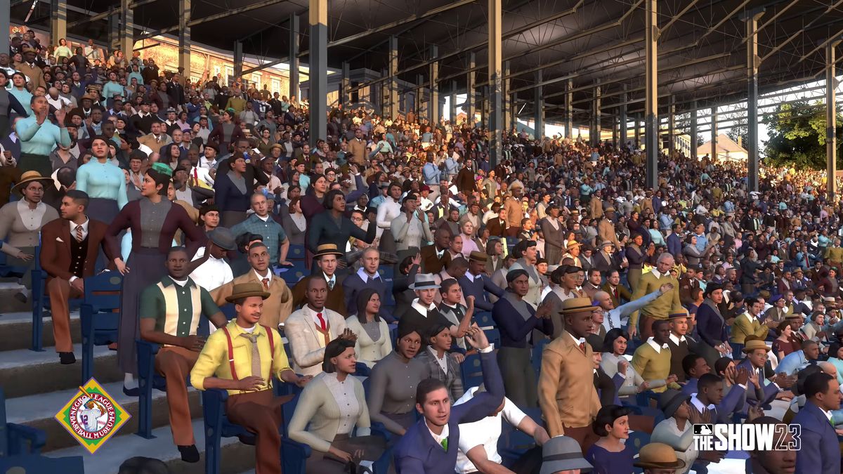 una folla a maggioranza nera, vestita con i migliori vestiti della domenica, che guarda una partita pomeridiana nella modalità Trame di MLB The Show 23