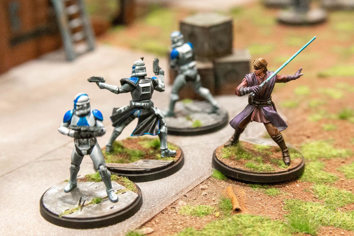 Miniature di Anakin Skywalker e Clone Commander Rex, affiancate da alcuni altri 501st Clone Trooper per buona misura.