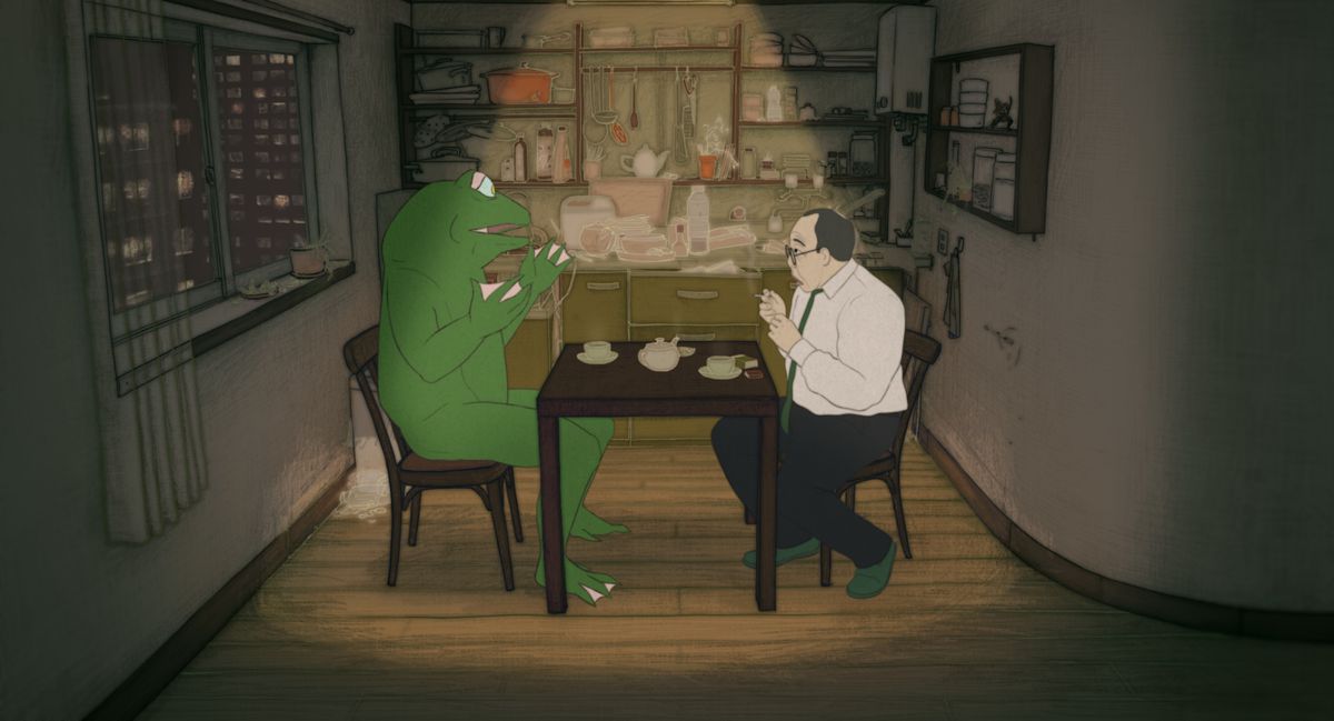 Un uomo prende il tè con una rana gigante nell'adattamento di Haruki Murakami Blind Willow, Sleeping Woman.