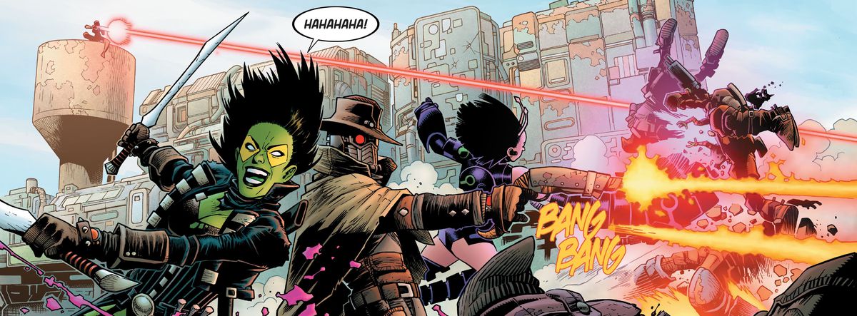 Gamora, Star-Lord e Mantis sono nel bel mezzo di uno scontro a fuoco con una pistola laser con Nebula che fornisce fuoco di cecchino di supporto dall'alto di un camino fantascientifico in Guardians of the Galaxy # 1 (2023).