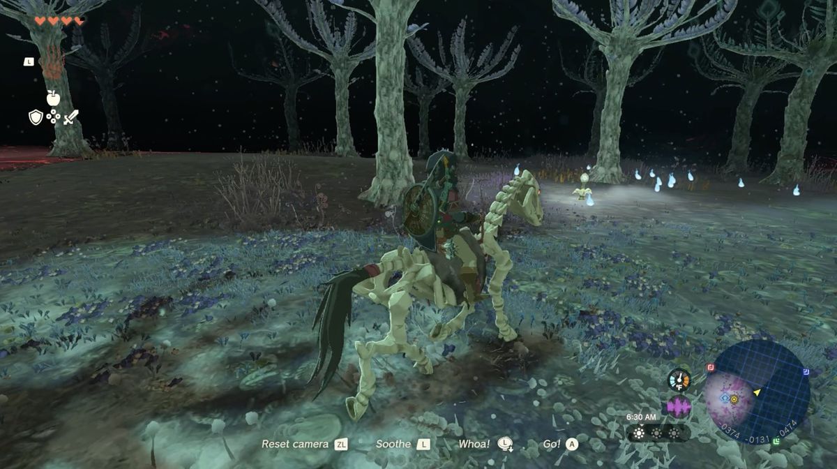 Link cavalca uno scheletro di cavallo nelle Profondità, un'oscura mappa sotterranea sotto Hyrule in The Legend of Zelda: Tears of the Kingdom 