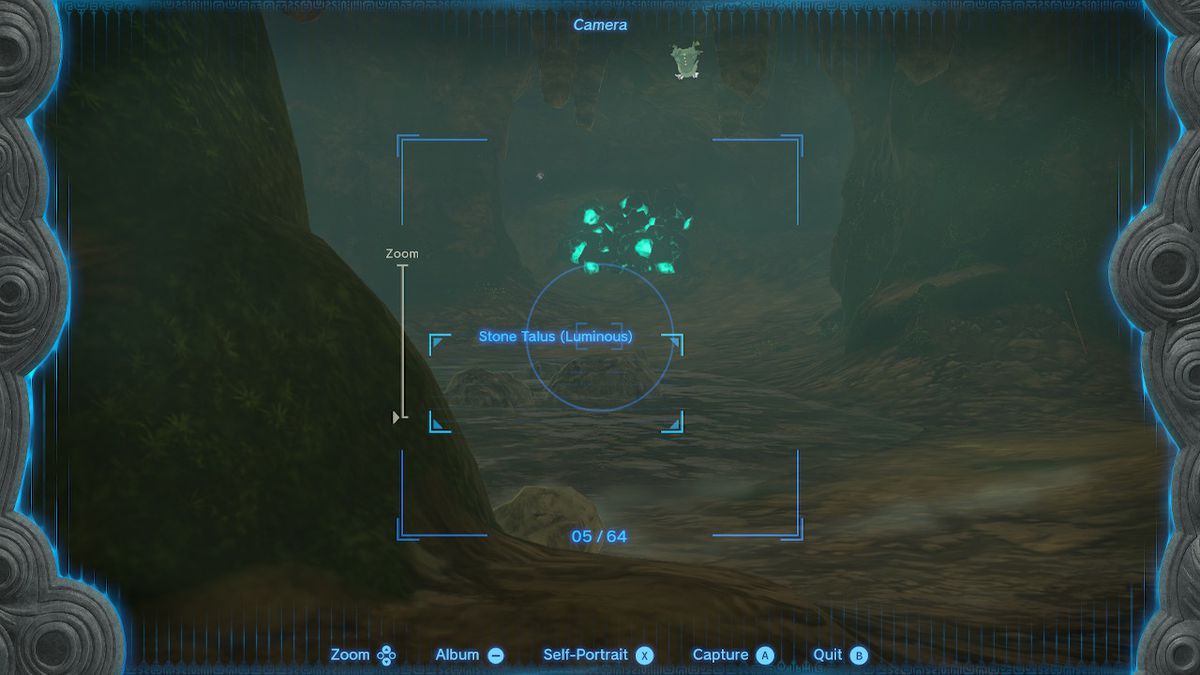 Link punta la telecamera su uno Stone Talus in Zelda Tears of the Kingdom.