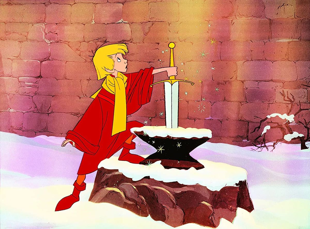 Un giovane ragazzo animato con un vestito rosso sta con la mano sull'elsa di una spada incastonata in una pietra in La spada nella roccia.