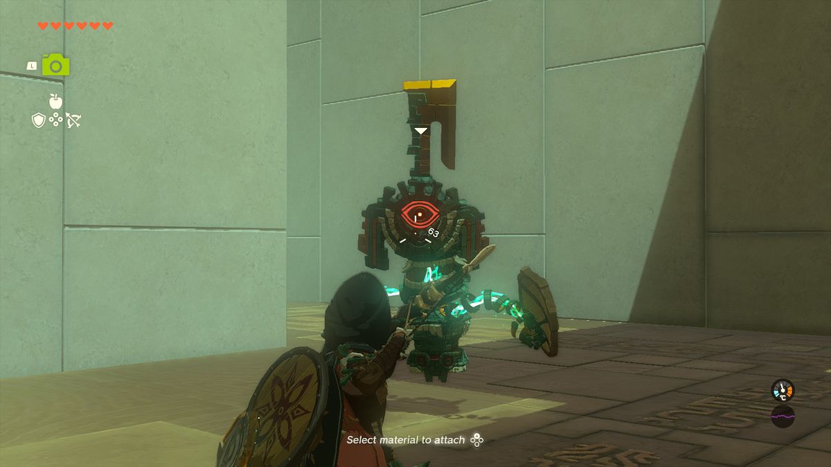 Link combatte un costrutto soldato ii nel Santuario di Orochium in Zelda Tears of the Kingdom.