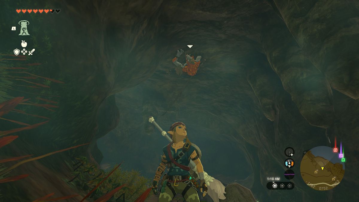 Un Horriblin si avvicina a Link strisciando sul soffitto in Zelda: Tears of the Kingdom
