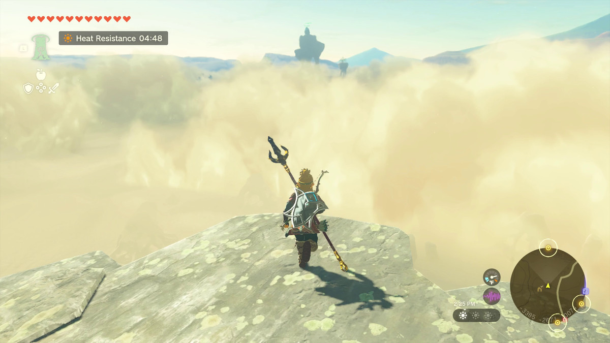 Link si trova su un'alta roccia che sovrasta la tempesta di sabbia nel deserto di Gerudo in Tears of the Kingdom