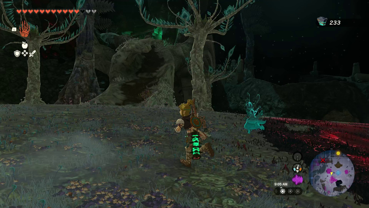 Link corre verso un retroterra dall'aspetto sporco nelle profondità tra due alberi in Tears of the Kingdom