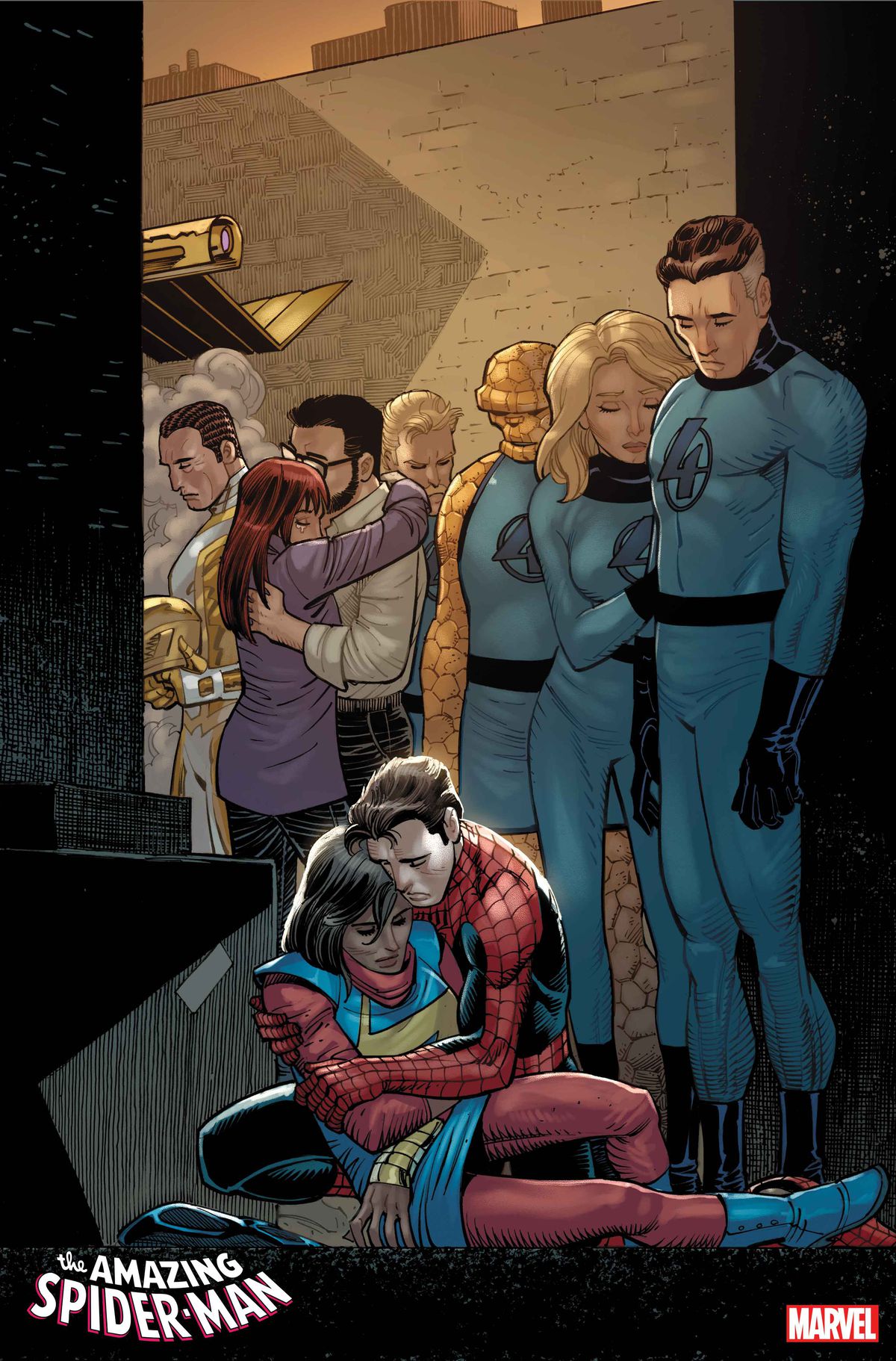 Spider-Man culla il corpo della signora Marvel in un vicolo mentre (LtR) Norman Osborn, Mary Jane e i Fantastici Quattro guardano tristemente in Amazing Spider-Man # 26 (2023). 