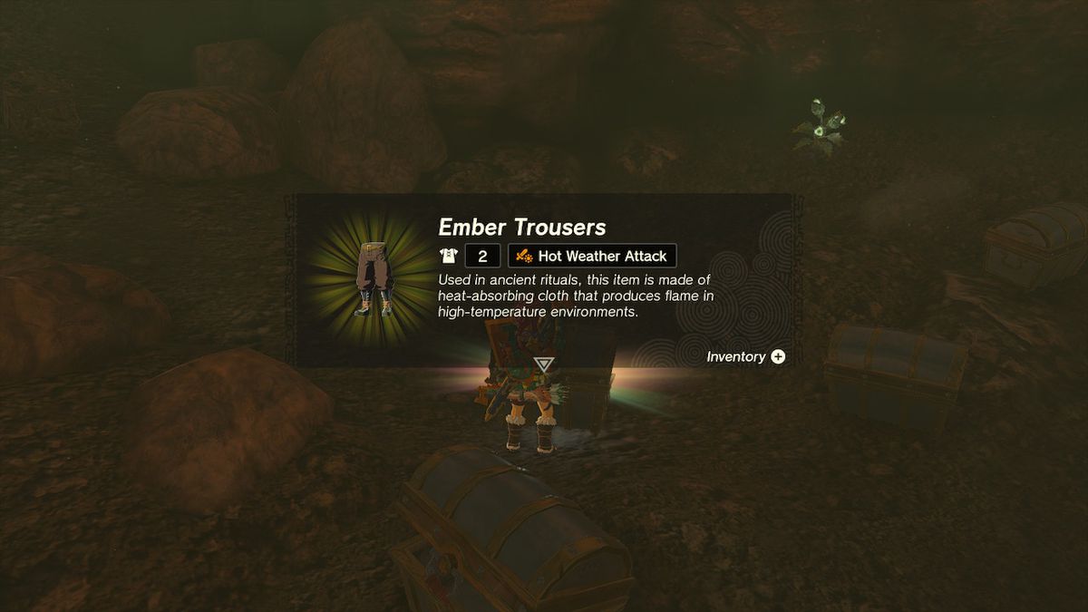 Link raccoglie i pantaloni Ember dall'interno del forziere in Zelda: Tears of the Kingdom