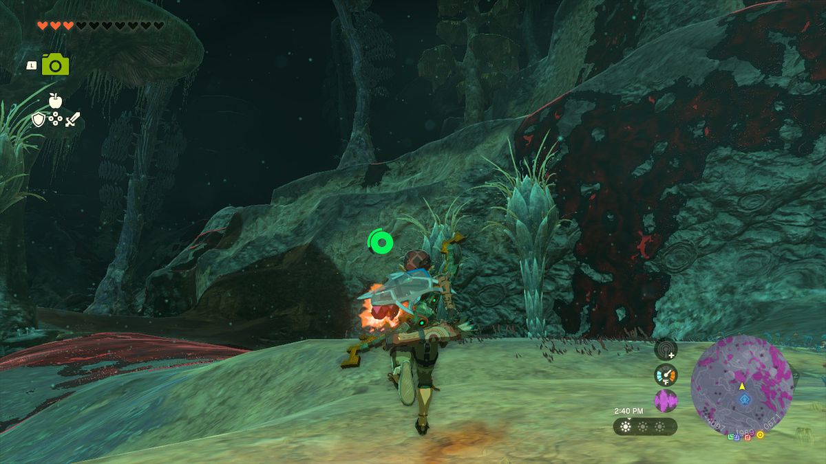Link corre verso un muro nelle Profondità in Zelda: Tears of the Kingdom