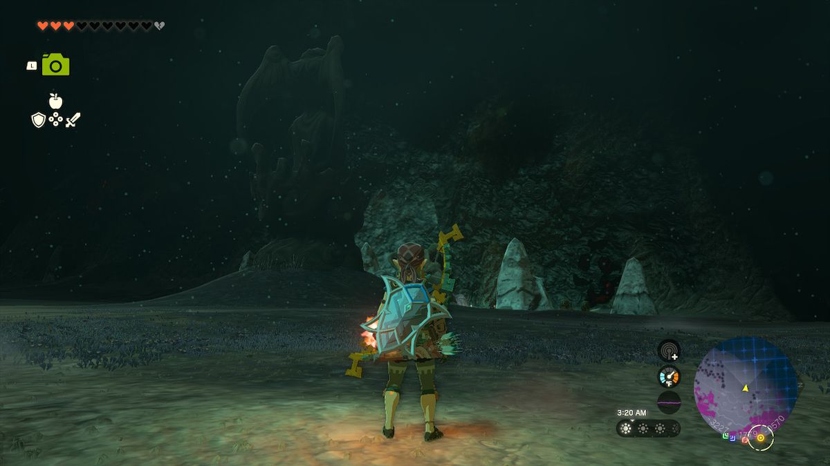 Link segue un percorso di statue che porta a una statua rotta e a un NPC in Zelda: Tears of the Kingdom