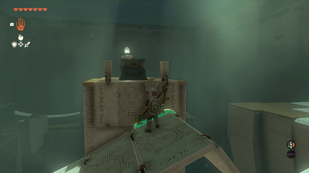 Utilizzo di una piattaforma per accedere a uno scrigno del tesoro in Zelda: Tears of the Kingdom