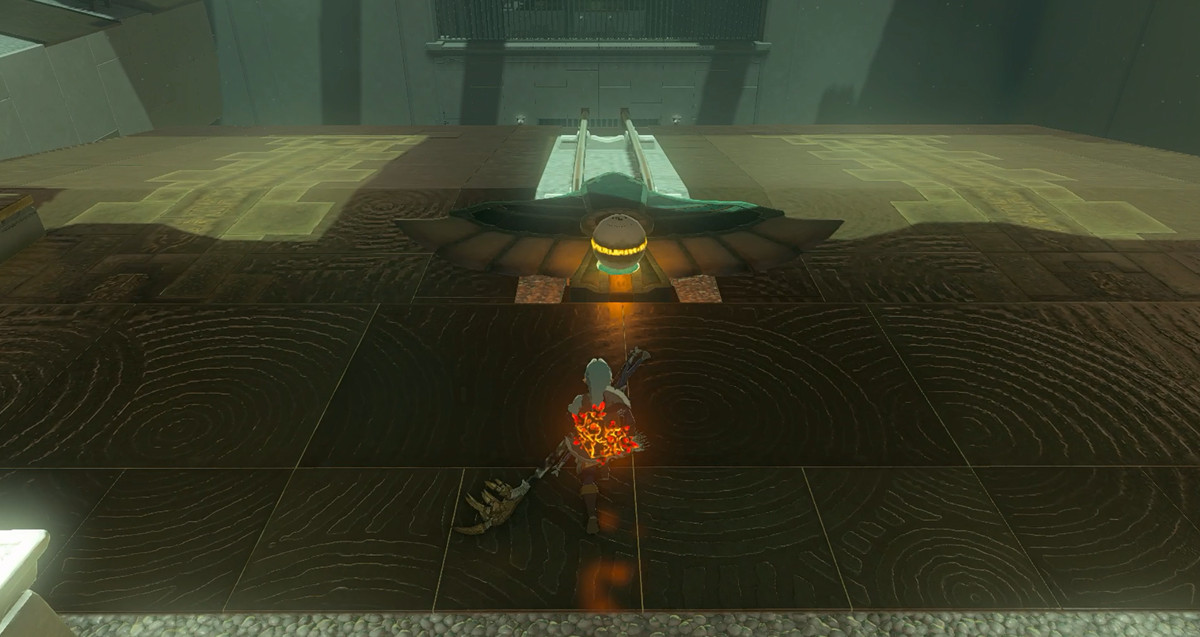 Link fonde una palla sul retro di un aliante in Zelda: Tears of the Kingdom
